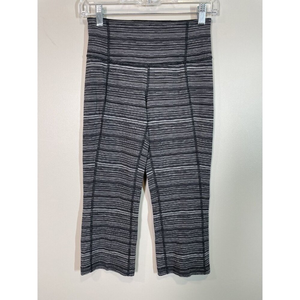 Lululemon Size 4 Gather and Crow Crop Legging Capri Split Calf Pull On Workout